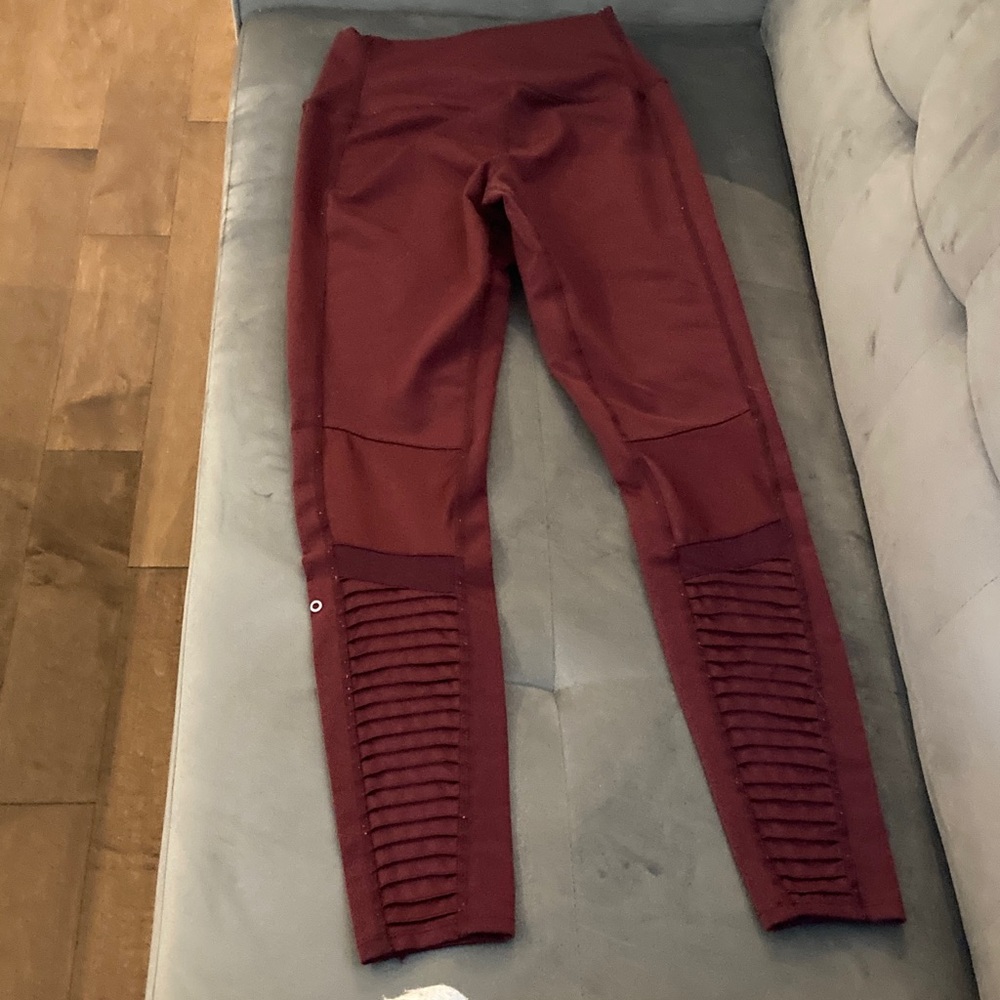 ALO Yoga Ribbed Panel Leggings in Burgundy - Picture 2 of 7